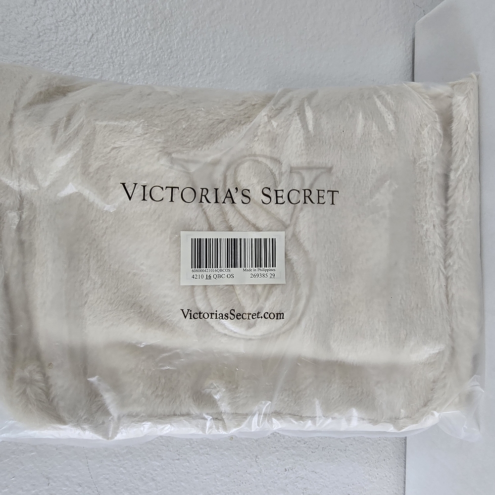 NWT Victoria Secret Beige Soft Zip Shoulder Tote - Picture 7 of 7